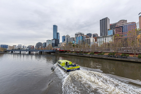 Yarra River and Melbourne skylineのeditorial素材
