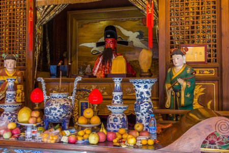 Temple of the Town Gods (Chenghuang Miao) in Shanghai, China. It dates from 1403 though the current building site is new, constructed in the 1990s.のeditorial素材