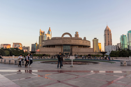 Shanghai museum with many visitor のeditorial素材