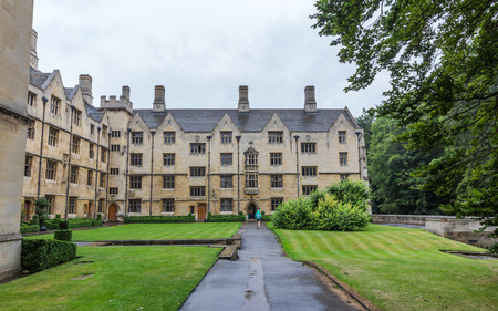 Bodley's building of the King's College of the University of Cambridge in England. Bodley's building lies besides the River Cam and was completed in 1893.のeditorial素材