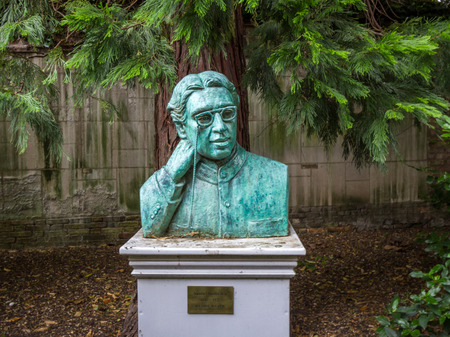Statue of Sir Dr. Jagadish Chandra Bose at Christ's College, University of Cambridge, England. He was a Bengali polymath, physicist, biologist, botanist, archaeologist.のeditorial素材