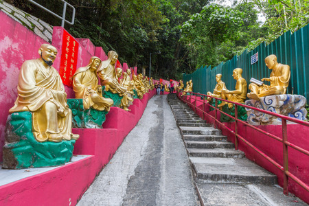 Statues at Ten Thousand Buddhas Monastery in Sha Tin, Hong Kong, China.のeditorial素材