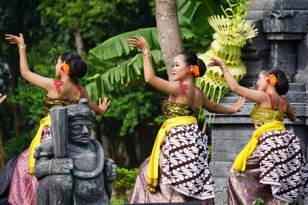 Indonesian perform gambang tayub dance to commemorate world dance dayのeditorial素材