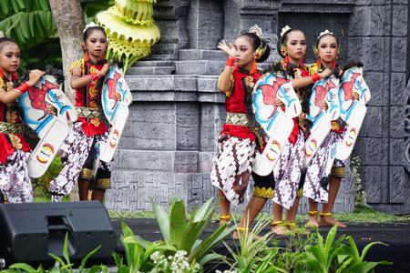 Indonesian perform Ladrang Mangungkung dance to celebrate world dance dayのeditorial素材