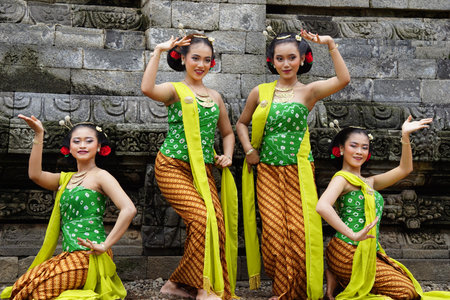 Indonesian traditional dancers with traditional clothes which are called kemben