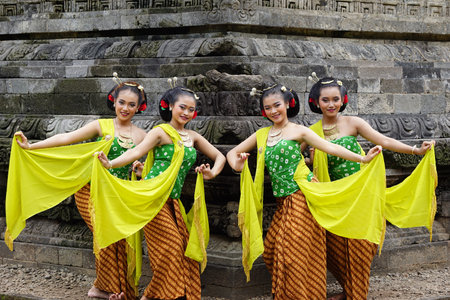 Indonesian traditional dancer with traditional clothes which called kemben