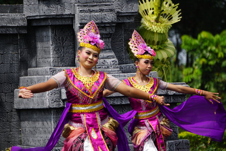 Indonesian perform daliar dance to commemorate world dance dayのeditorial素材