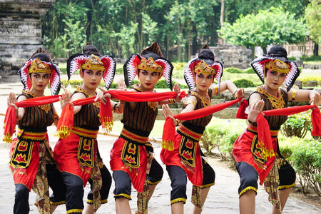 Indonesian dancers with traditional costumes are ready to perform to celebrate the World Dance Dayのeditorial素材