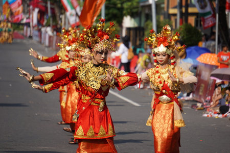 Gending sriwijaya dance from sumatera selatan at BEN Carnival. This dance depicts the joy of Palembang girls when they receive honored guestsのeditorial素材