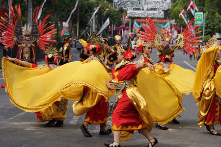 Tuwu dance from north sumatera at BEN Carnival. This dance is a sign of togetherness and encouragement for the people who have worked for the kingのeditorial素材