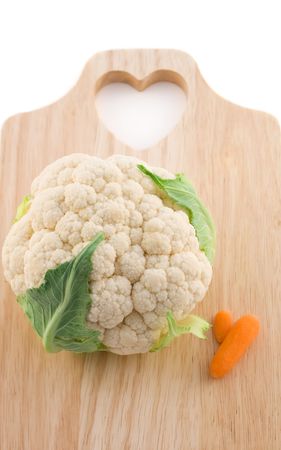 Vegetable (Cauliflower,carrot) on cutting boardの写真素材