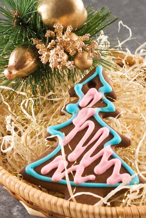 traditional christmas gingerbread in a wicker basketの写真素材