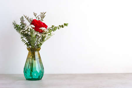 Valentineâs day concept, Red roses flower bouquet in glass vase on table background with copy space , Banner for mock up, templateの写真素材