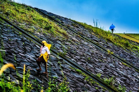 man standing on the rocksの素材
