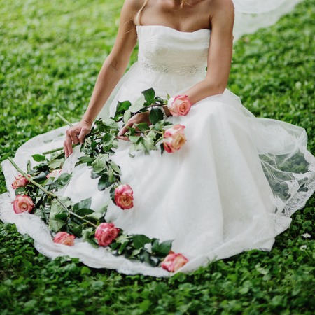 Wedding picture of a bride with roses.の写真素材
