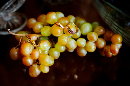 wedding rings on a white grape, reflectionの写真素材