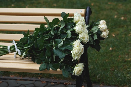 big bunch of white roses on a benchの写真素材