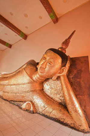 reclining buddha statueの写真素材