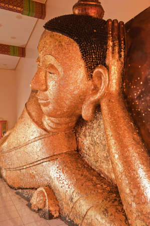 reclining buddha statueの写真素材