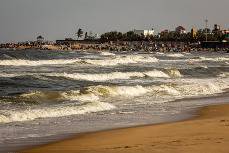 Kovalam, Tamil Nadu, India - February 04 2021: Scenic view of the waves and people having fun along the Kovalam beach, Chennai, India.のeditorial素材
