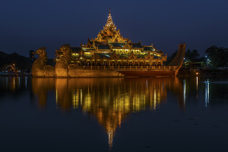 Karaweik on Kandawgyi lakeの写真素材
