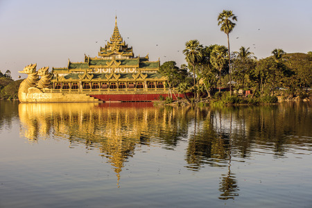 Karaweik on Kandawgyi lakeの写真素材