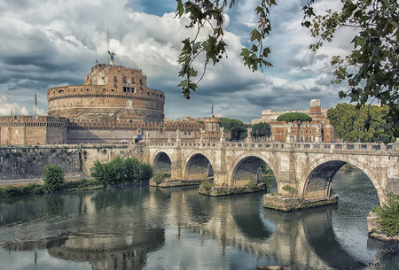 Castle Sant 'Angelo next to the River Tiber and Vatican in Romeのeditorial素材