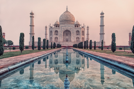 Taj Mahal in sunrise light, Agra, Indiaの写真素材