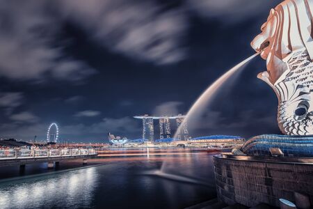 Night view of Merlion statue and skyscrapers in Singapore cityのeditorial素材