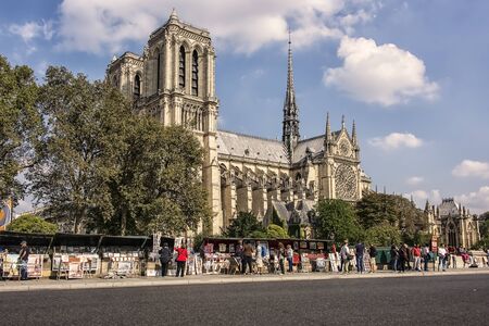 Painting for sale near the Cathedral Notre-Dame in Parisのeditorial素材