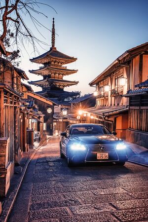 Yasaka Pagoda and Sannen Zaka Street in evening, Kyoto, Japanのeditorial素材