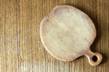 old wooden apple shape cutting board on the table, top viewの写真素材