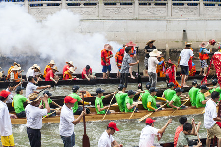 Liede Firecracker Dragon boat Festival, Guangzhouのeditorial素材