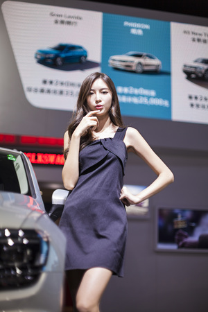 2017 Donnguan Spring International Auto Exhibition Show Girlのeditorial素材