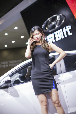 2017 Donnguan Spring International Auto Exhibition Show Girlのeditorial素材