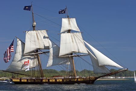 Toronto, Canada - July 4, 2010 - The US Brig Niagara sets sail from Toronto Harbour on a Tall Ships Challenge across the Great Lakes to promote sail training for youth.のeditorial素材