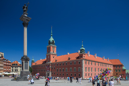 Warsaw, Poland - June 6, 2015 - A general view at the Warsaw Old Town - Royal Castle and Sigismund's Column.のeditorial素材