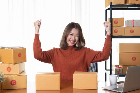 Beautiful Asian girl shop online are prepare for customer service with a smile.の写真素材