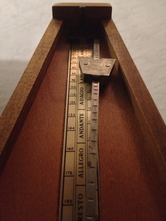 An old metronome の素材