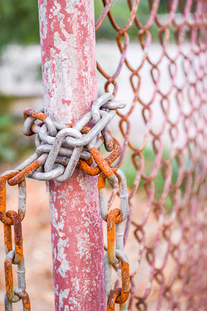 chain on palisadeの写真素材