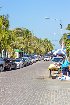 PATTAYA - OCTOBER 15: Seafront road in day time on October 15,2015 in Chonburi, Thailand.のeditorial素材