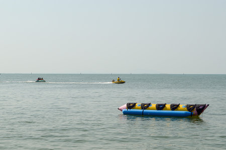 speedboat and scuter , a tourist comes to use serve on the seaside a beach is bangsan , tourist highly popular attraction is of Thailandのeditorial素材