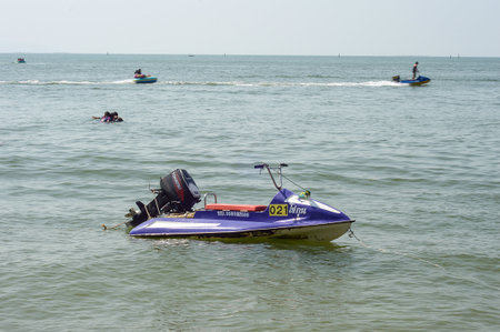 speedboat and scuter , a tourist comes to use serve on the seaside a beach is bangsan , tourist highly popular attraction is of Thailandのeditorial素材