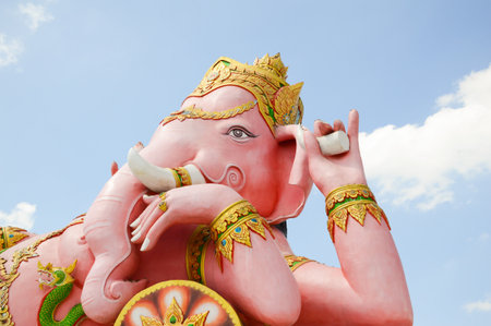 pink Ganesh statue on blue skyの写真素材