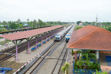 CHACHOENGSAO Thailand 8 May 2016 : The passenger train from Bangkok was parking at Chachoengsao stationのeditorial素材