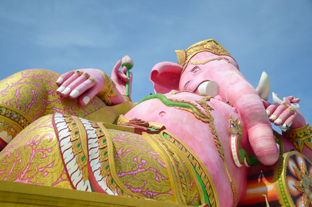 pink ganesh statue on blue skyの写真素材