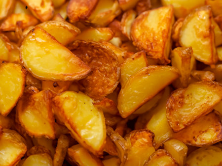 roasted potatoes on white plateの素材