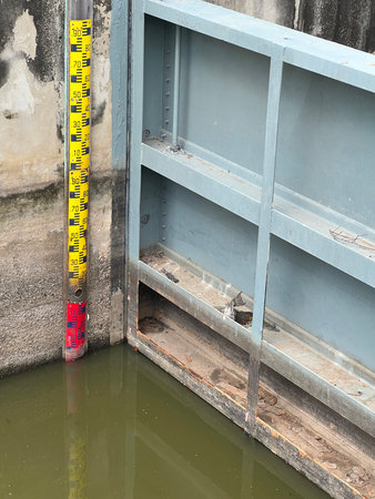 close up water scale with dam wallの写真素材