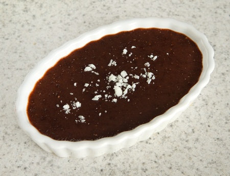 three puddings with chocolate and vanilla in metal tins on a white serving platterの写真素材