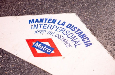 Sticker with instructions to keep social distancing in the Madrid subway (Metro de Madrid) corridors, to prevent coronavirus infections.のeditorial素材